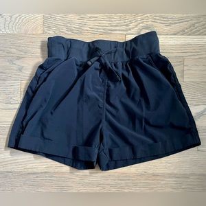 Z by Zella Girls’ Take A Hike Trail Shorts. Black. Size L (10/12).